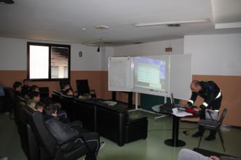 en la sala de conferencias 01