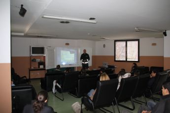 en la sala de conferencias 3